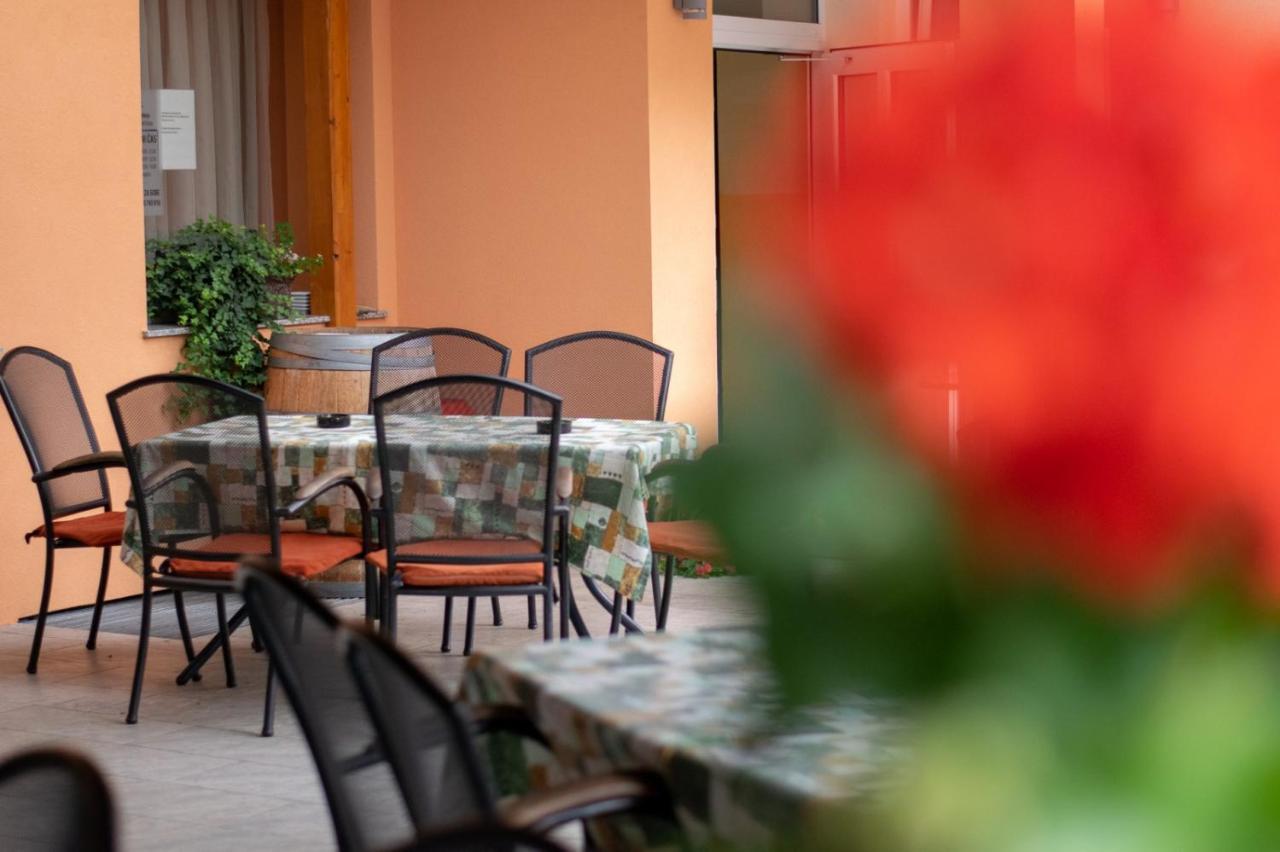 Hisa Izabela Hotel Muta Exterior foto
